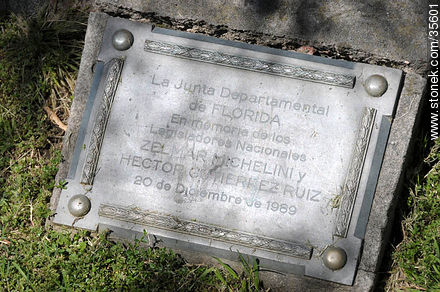 Memoria a los legisladores nacionales Zelmar Michelini y Héctor Gutiérrez Ruiz - Departamento de Florida - URUGUAY. Foto No. 35601