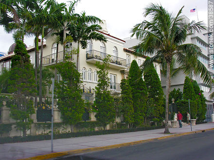 Ocean Drive at South Beach. Versace's house. - State of Florida - USA-CANADA. Photo #38587