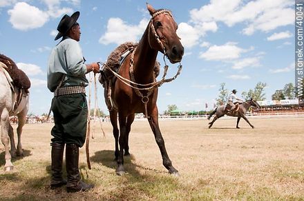 Peasant and his horse - Tacuarembo - URUGUAY. Photo #40041