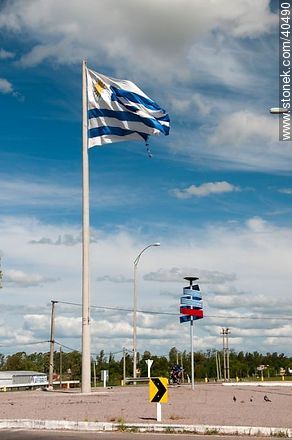 Bandera e ícono del Bicentenario de la Revolución de 1811 - Departamento de Durazno - URUGUAY. Foto No. 40490
