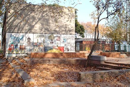Plazoleta del Bulevar Aparicio Saravia frente a los talleres de AFE en Peñarol - Departamento de Montevideo - URUGUAY. Foto No. 43121