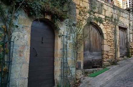 Sarlat-la-Canéda.  Old street. - Region of Aquitaine - FRANCE. Photo #43166