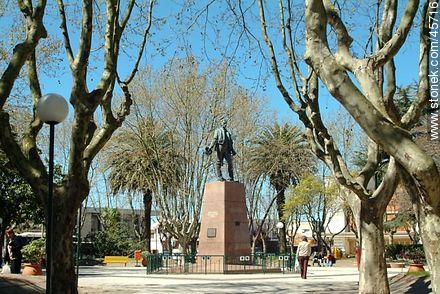 Monumento a Artigas en la Plaza de Pando - Departamento de Canelones - URUGUAY. Foto No. 45716