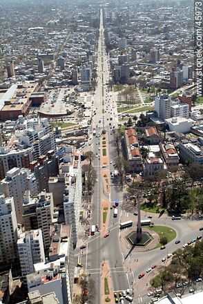 Bulevar Artigas hacia el norte. - Departamento de Montevideo - URUGUAY. Foto No. 45973