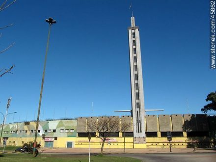 Tower of tributes at Estadio Centenario and Uruguayan flag. - Department of Montevideo - URUGUAY. Photo #45862