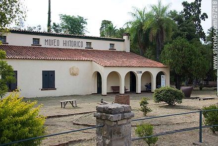 Museo Histórico en la esquina de las Avenidas Blandengues y Enrique Amorim - Departamento de Salto - URUGUAY. Foto No. 57218
