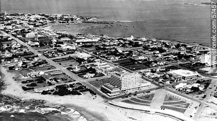 Old aerial photo of Península de Punta del Este - Punta del Este and its near resorts - URUGUAY. Photo #57457