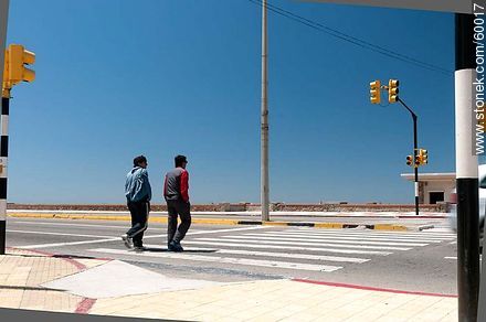 Traffic and pedestrian zebra? Simultaneous? - Department of Montevideo - URUGUAY. Photo #60017