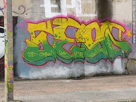 Grafiti en muro de Cementerio en el Buceo - Departamento de Montevideo - URUGUAY. Foto No. 60130