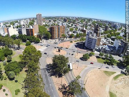 Foto aérea de las avenidas Italia y Dámaso Larrañaga (ex Centenario) y Ricaldoni hacia el norte - Departamento de Montevideo - URUGUAY. Foto No. 61493