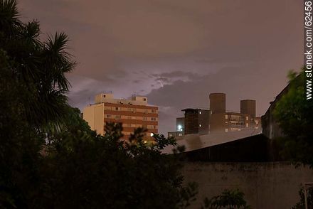 Tormenta en la noche - Departamento de Montevideo - URUGUAY. Foto No. 62456