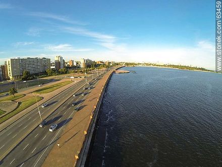 Aerial view of the Rambla Argentina in Barrio Sur on the Rio de la Plata - Department of Montevideo - URUGUAY. Photo #63459