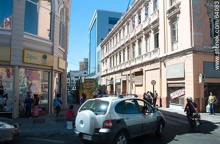 Por la calle Condell - Chile - Otros AMÉRICA del SUR. Foto No. 64083