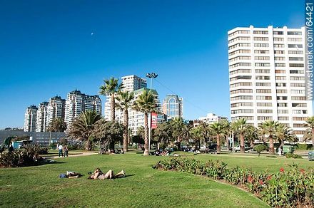 Plaza entre la Avenida San Martín y la playa - Chile - Otros AMÉRICA del SUR. Foto No. 64421