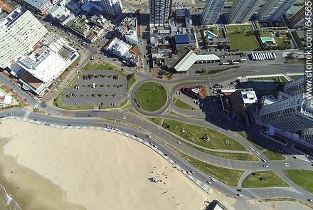 Overhead view of the roundabout at Parada 1. Terminal bus. - Punta del Este and its near resorts - URUGUAY. Photo #64565