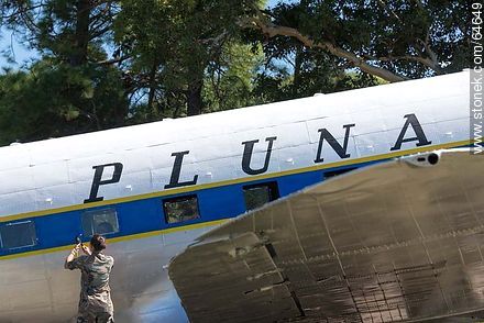 Restauración de un avión Boeing DC-3 de Pluna - Departamento de Montevideo - URUGUAY. Foto No. 64649