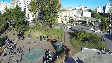 Foto aérea de la Plaza Varela - Departamento de Montevideo - URUGUAY. Foto No. 64754
