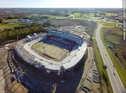 Foto aérea del avance de obra de construcción del estadio del Club A. Peñarol al 15 de agosto de 2015 -  - URUGUAY. Foto No. 65006