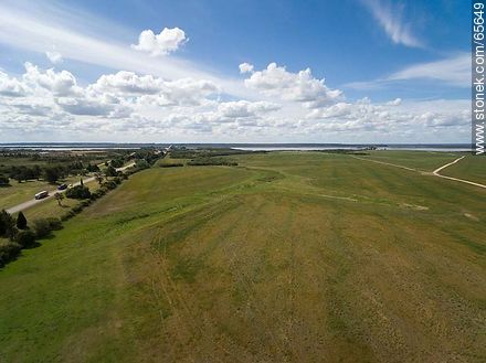 Foto aérea de campo verde sin sembrar -  - URUGUAY. Foto No. 65649