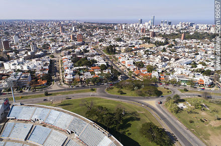Foto aérea de las avenidas Ricaldoni y Cataluña - Departamento de Montevideo - URUGUAY. Foto No. 66067