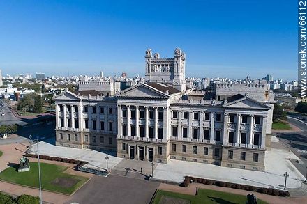 Vista aérea del Palacio Legislativo - Departamento de Montevideo - URUGUAY. Foto No. 66112