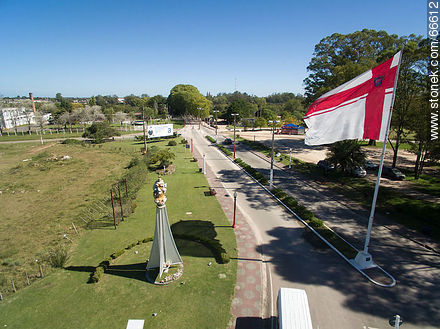 Ingreso a la ciudad de Florida, su bandera, la Virgen de los 33 - Departamento de Florida - URUGUAY. Foto No. 66612
