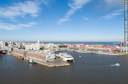 Muelle de Buquebus. Buque Francisco. Buques de la Armada - Departamento de Montevideo - URUGUAY. Foto No. 66619