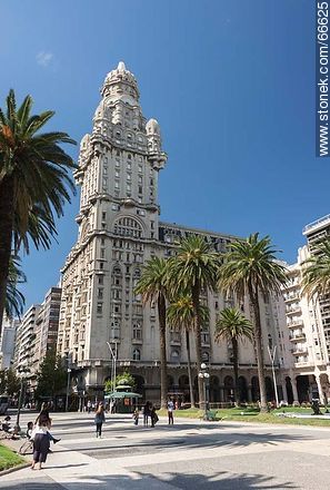 El Palacio Salvo - Departamento de Montevideo - URUGUAY. Foto No. 66625