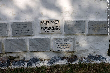 Funeral plaques on a wall in the shape of a bird. Pachucos, Banda Oriental - Tacuarembo - URUGUAY. Photo #73970