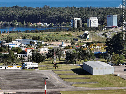 Brigada Aérea, lago y puente de las Américas - Departamento de Canelones - URUGUAY. Foto No. 78543