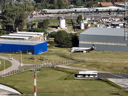 Vista aérea de una parte del museo aeronáutico - Departamento de Canelones - URUGUAY. Foto No. 78540