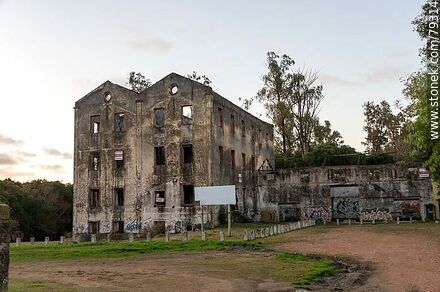 Restos del antiguo molino Lavagna - Departamento de Maldonado - URUGUAY. Foto No. 79314