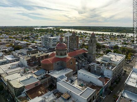 Vista aérea de la catedral de Mercedes - Departamento de Soriano - URUGUAY. Foto No. 81095