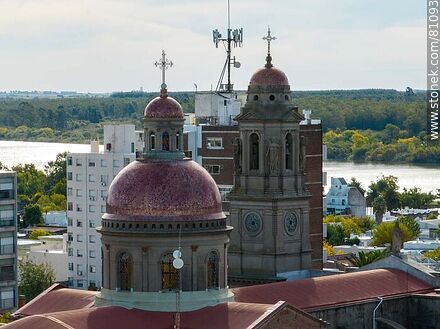 Vista aérea de las cúpulas de la catedral de Mercedes - Departamento de Soriano - URUGUAY. Foto No. 81093