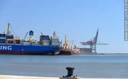 Loading docks - Department of Montevideo - URUGUAY. Photo #81858
