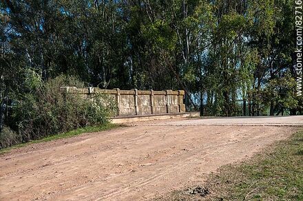 Puente caminero sobre las vías del ferrocarril - Durazno - URUGUAY. Photo #82716