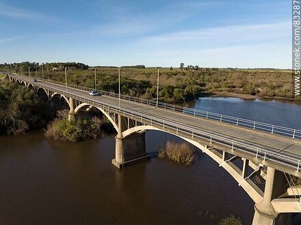 Vista aérea del puente en ruta 3 sobre el río San José - Departamento de San José - URUGUAY. Foto No. 83287