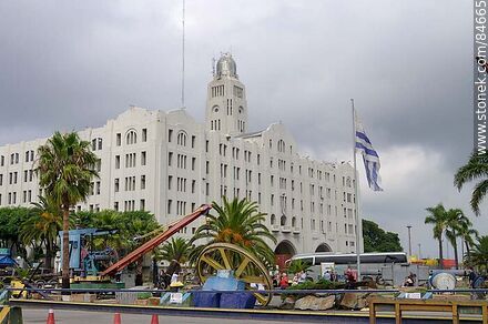 Edificio sede del Comando General de la Armada - Departamento de Montevideo - URUGUAY. Foto No. 84665