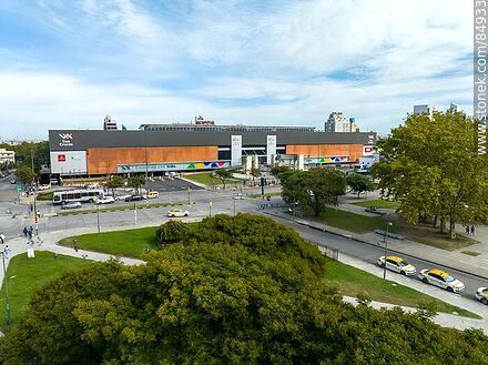 Vista aérea del Shopping Tres Cruces - Departamento de Montevideo - URUGUAY. Foto No. 84933