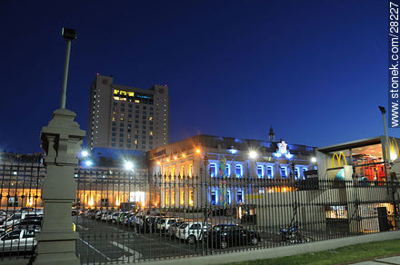 Punta Carretas Shopping, hotel Sheraton, MacDonalds - Departamento de Montevideo - URUGUAY. Foto No. 28227