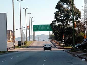 Entrada a los accesos a Montevideo por el oeste. - Departamento de Montevideo - URUGUAY. Foto No. 3823