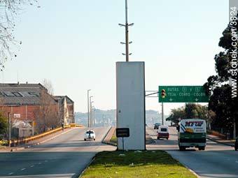 Entrada a los accesos oeste. - Departamento de Montevideo - URUGUAY. Foto No. 3824