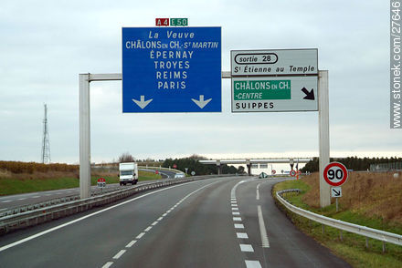 Salida 28 de las autopistas A4 y E50 a St. Étienne du Temple, Châlons en Champagne y Suippes -  - FRANCIA. Foto No. 27646