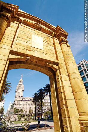 Puerta de la Ciudadela - Department of Montevideo - URUGUAY. Photo #12202