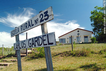 Escuela Carlos Gardel en Valle Edén - Departamento de Tacuarembó - URUGUAY. Foto No. 16478