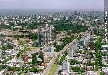 Av. Italia. Hospital de Clínicas. Estadio Centenario. - Departamento de Montevideo - URUGUAY. Foto No. 775