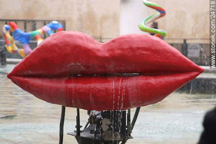 Arte exterior del centro Pompidou - París - FRANCIA. Foto No. 24718