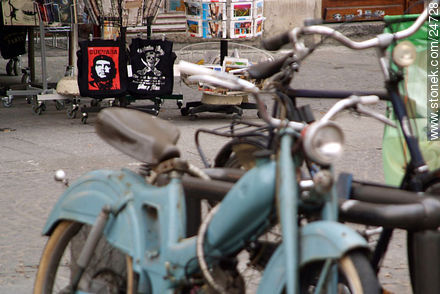 El ciclomotor y el Che - París - FRANCIA. Foto No. 24728