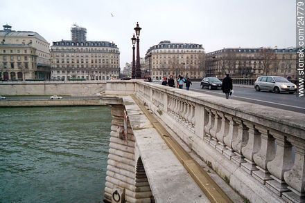 Pont Notre Dame - París - FRANCIA. Foto No. 24779