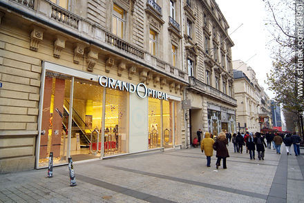 Grand Optical en Champs Elysées - París - FRANCIA. Foto No. 24951